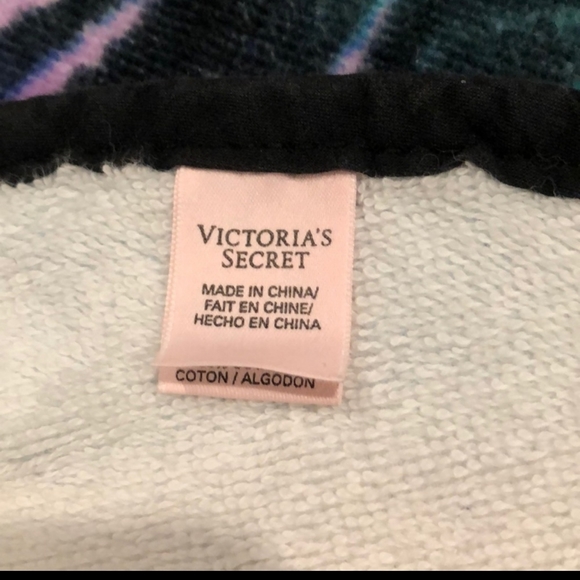Victoria's Secret towel - Picture 4 of 9